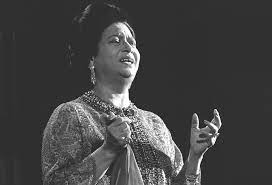 نظرية الأداء، ونظرة لأم كلثوم وويتني هيوستون - معازف