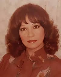 شادية فى صورة نادرة منذ نحو 40 عاما وقبل اعتزالها الفن بسنوات قليلة - اليوم  السابع