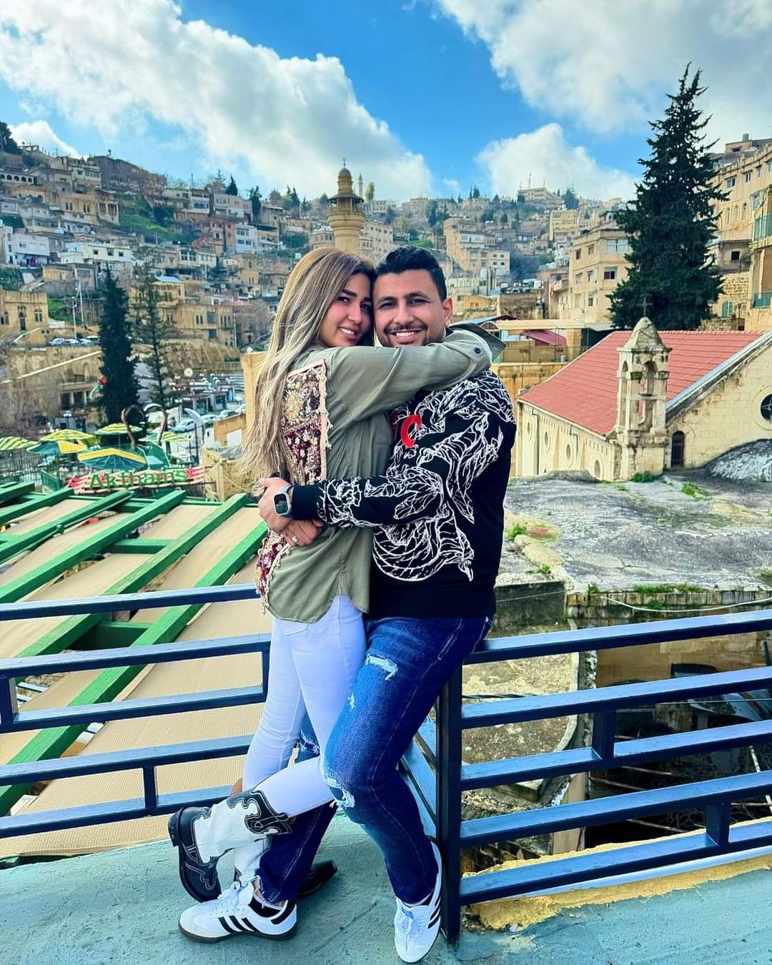 علي غزلان وفرح شعبان 