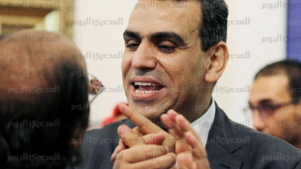 أستاذ بكلية الآداب