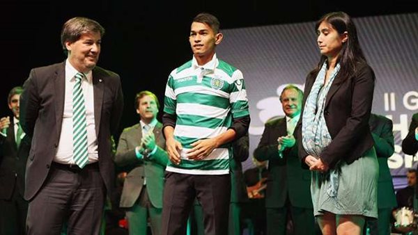 مارتونيس لاعب نادي