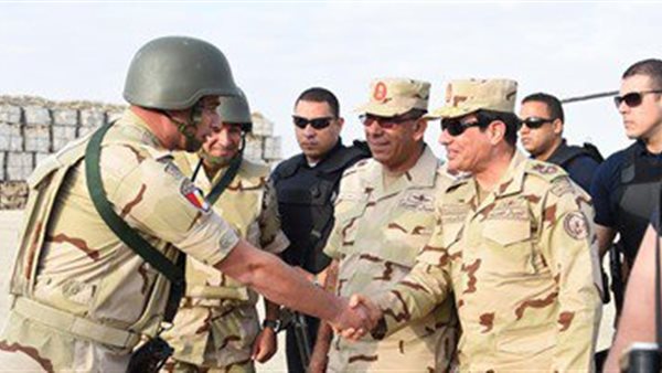 السيسي بالزي العسكري