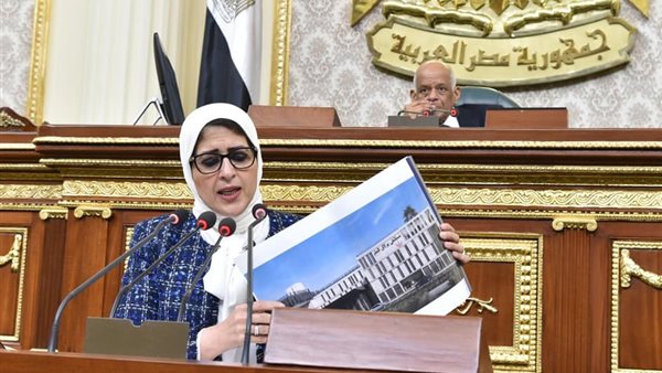 وزيرة الصحة خلال