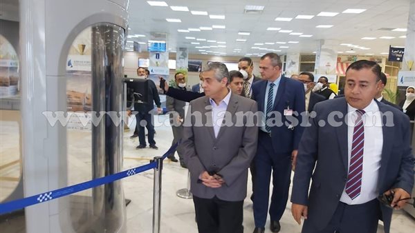 جولة نائب وزير الطيران