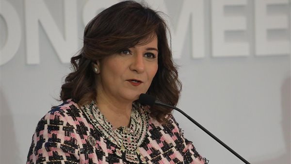 السفيرة نبيلة مكرم