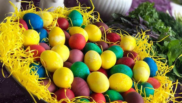 تلوين البيض