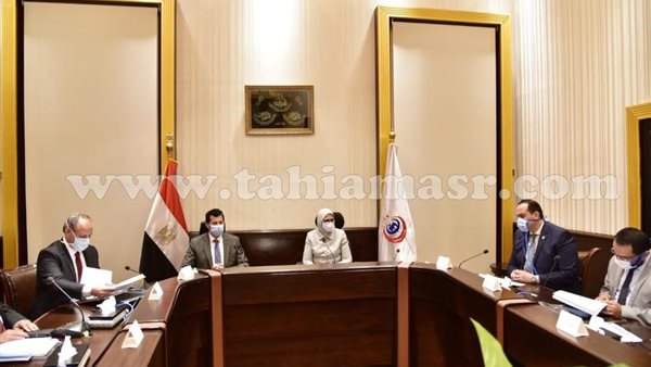 وزيرة الصحة مع وزير