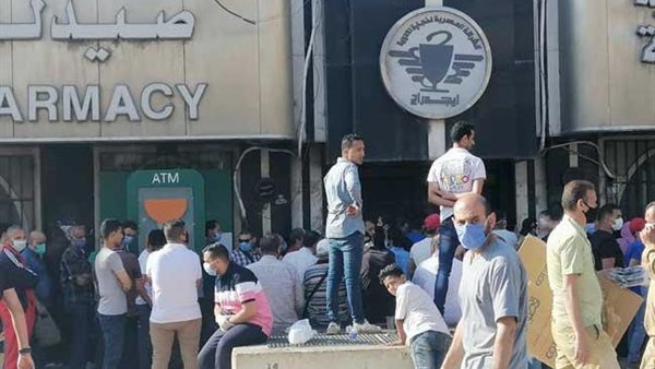 تكدس المواطنين امام