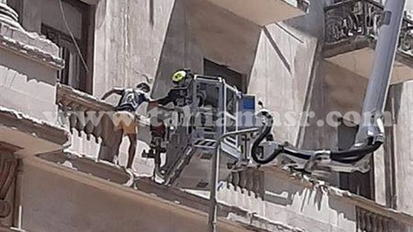 العقار المنهار