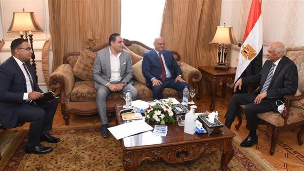 جانب من حوار رئيس