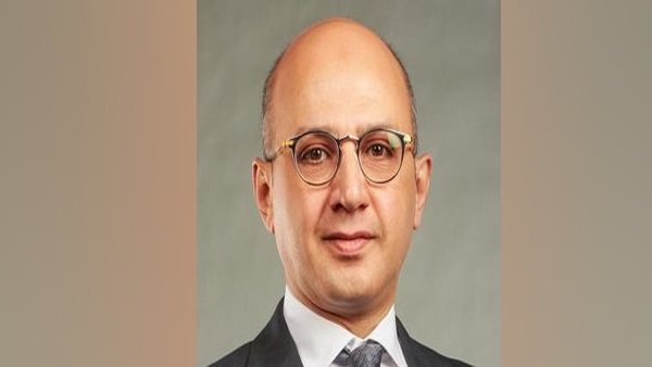 النائب هشام حسين