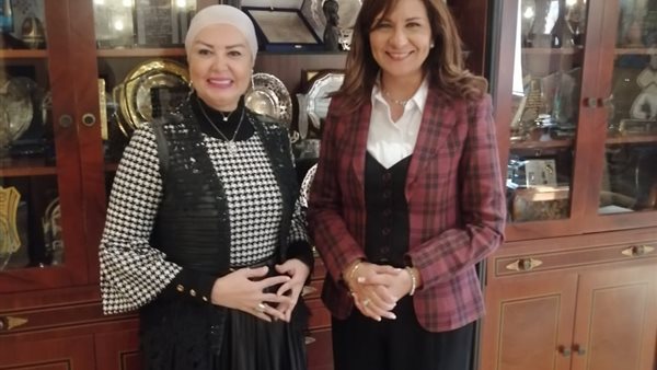 أمل سلامة رفقة وزيرة