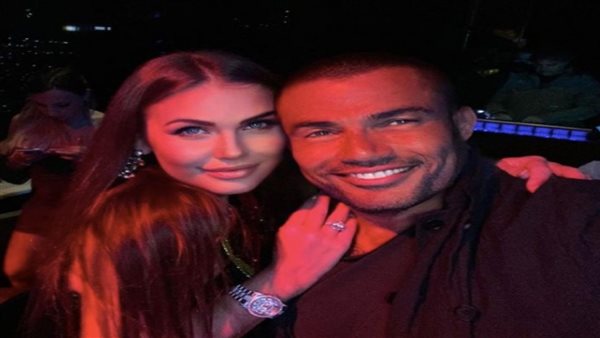 عمرو دياب وكارولينا