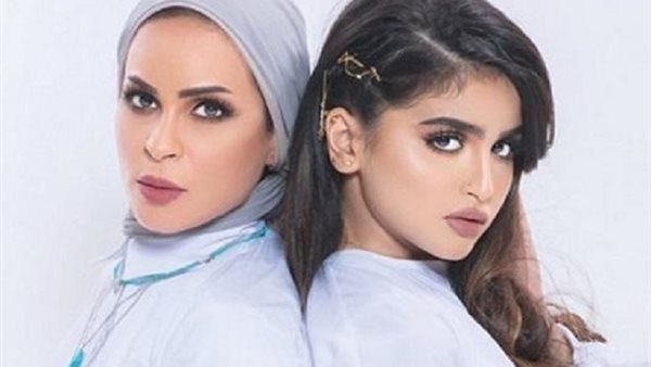 حلا الترك ووالدتها