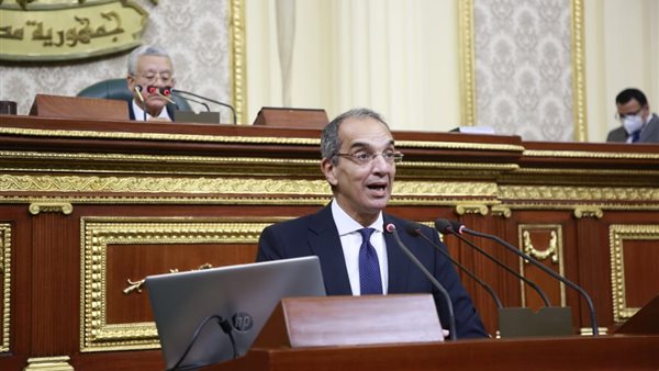 وزير الاتصالات  أمام