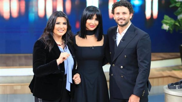 حسام غالي وزوجته-