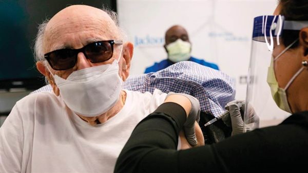 تلقي لقاح فيروس كورونا-