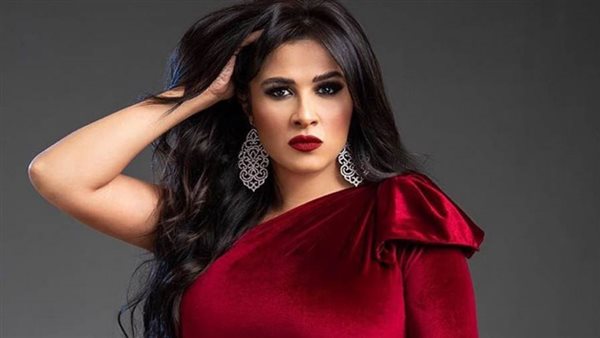 ياسمين عبد العزيز-