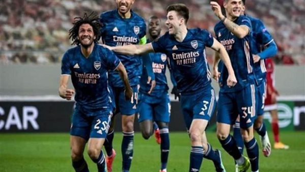 لاعبي آرسنال يحتفلون