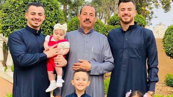 الونش مع أسرته