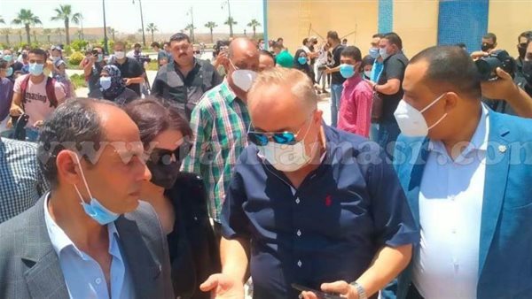 أشرف زكي من جنازة