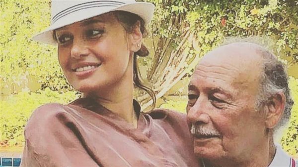 حلا شيحة و والدها