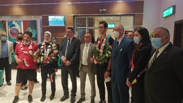 استقبال بالورود..