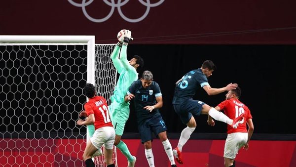 متفوقا على نجوم العالم..