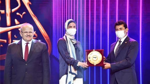 وزير اشباب والرياضة