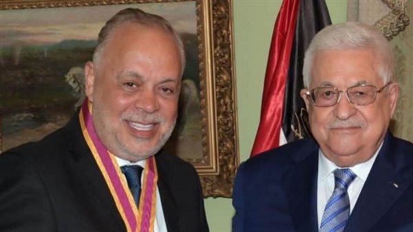 أشرف زكي ورئيس دولة