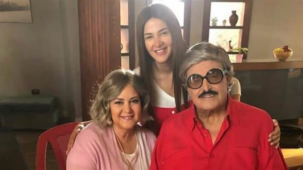 دنيا سمير غانم ووالديها