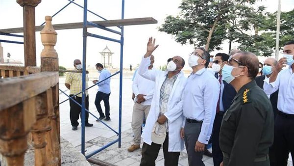 وزير السياحه والاثار