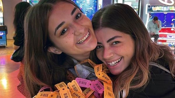 ليلى وملك أحمد زاهر