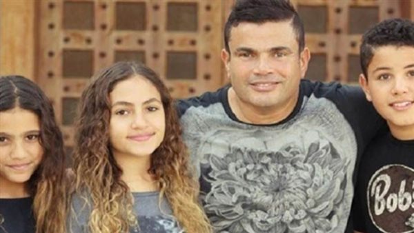 عمرو دياب برفقة أبنائه