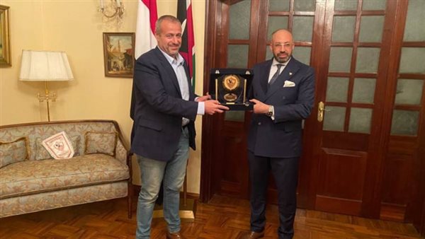 حسام المندوه والسفير