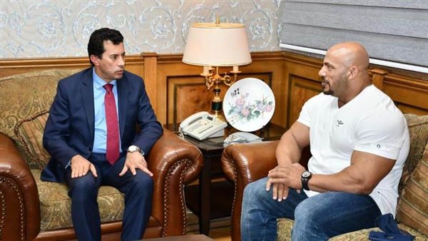 وزير الرياضة والبيج