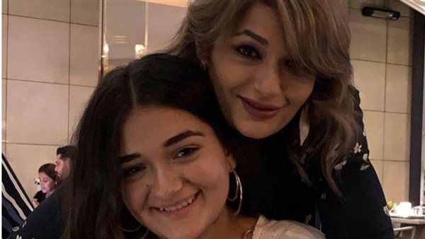 ملك أحمد زاهر ووالدتها