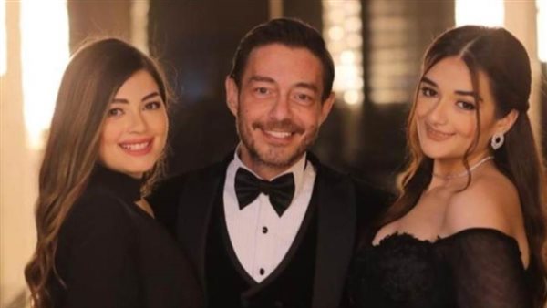 أحمد زاهر وابنتيه