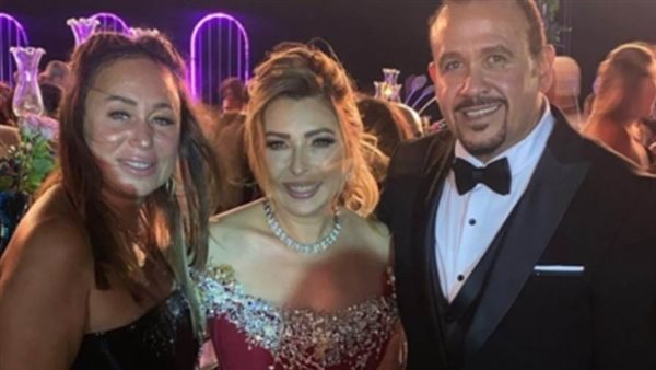 هشام عباس وزوجته