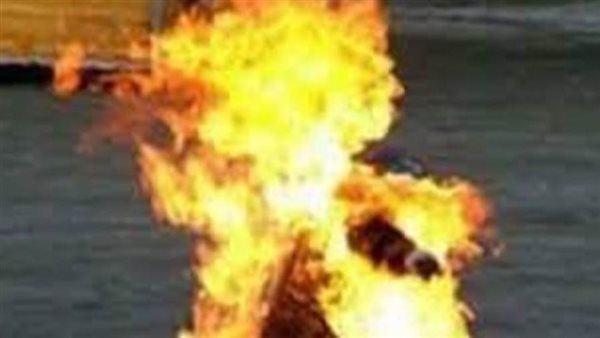 سائق توكتوك يضرم