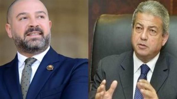 خالد عبد العزيز يشيد