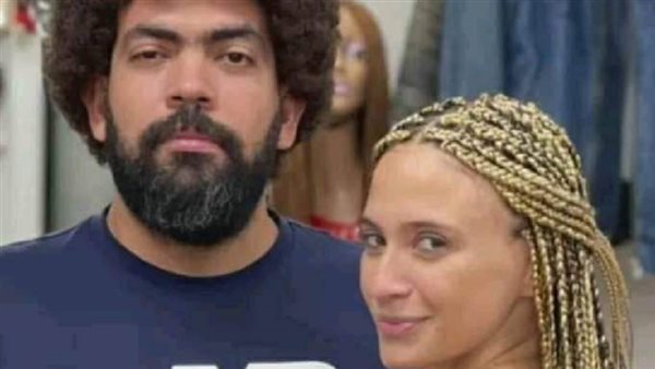 خالد عليش وزوجته