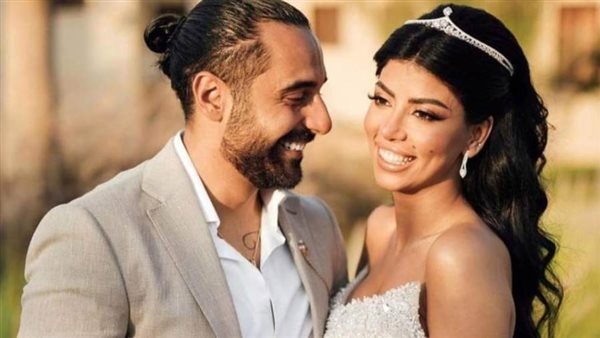 كارولين عزمي وخطيبها