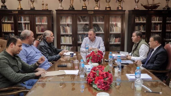 محمود الخطيب يعقد