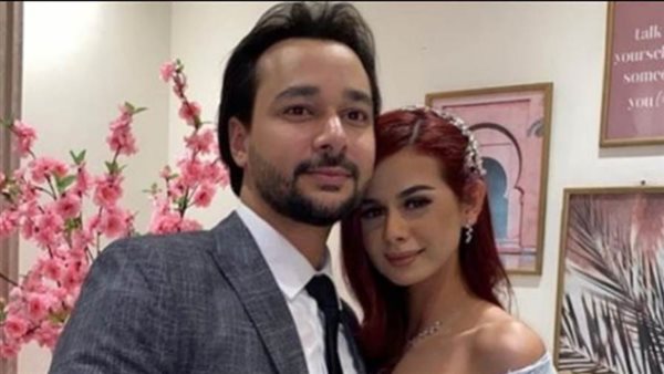 منة عرفة وزوجها _