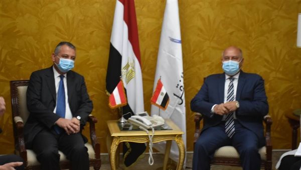 جانب من اجتماع وزير