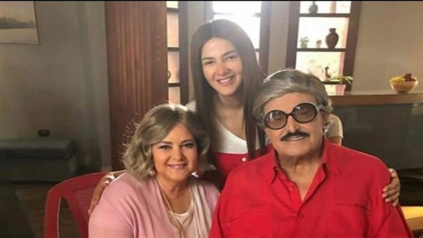 دنيا سمير غانم ووالديها