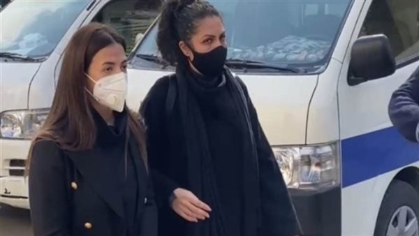 دنيا سمير غانم بعزاء