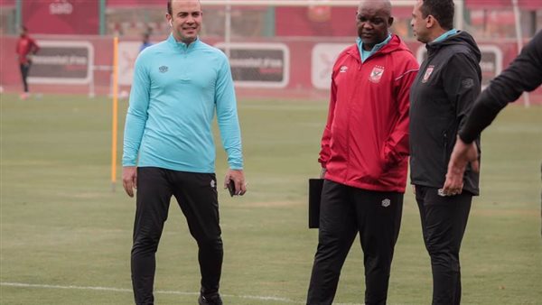 طبيب الأهلي يعقد