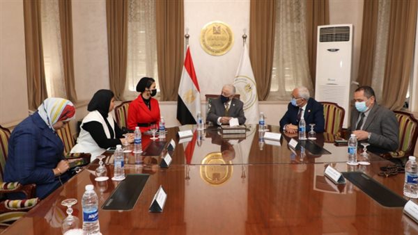 وزير التعليم اثناء